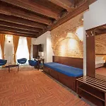 Palazzo Rosso Old Town Hotell