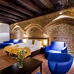 Palazzo Rosso Old Town Hotell