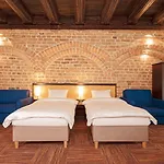 Hotell Palazzo Rosso Old Town 3*