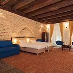 Palazzo Rosso Old Town Hotell
