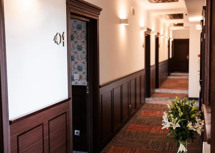 酒店 Palazzo Rosso Old Town 3*