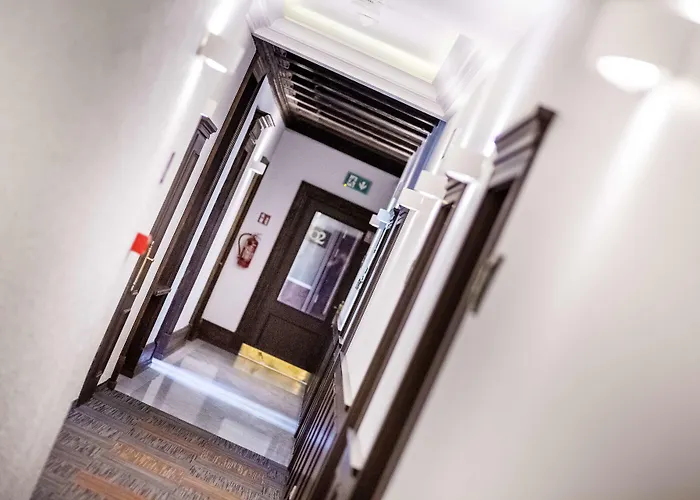 酒店 Palazzo Rosso Old Town 3*