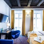 Hotel Palazzo Rosso Old Town 3*