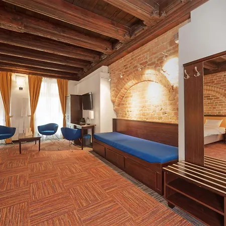 Palazzo Rosso Old Town מלון