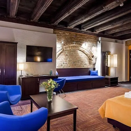 Palazzo Rosso Old Town 3* 포즈난