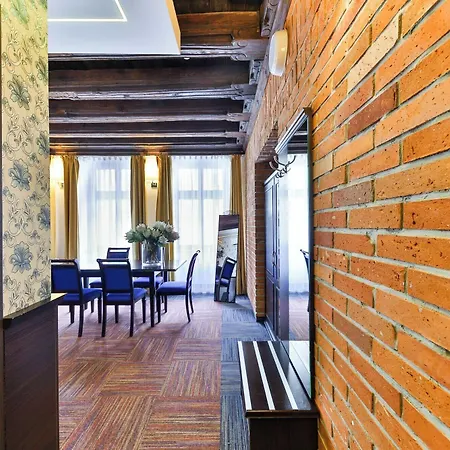 Palazzo Rosso Old Town 3* Познань