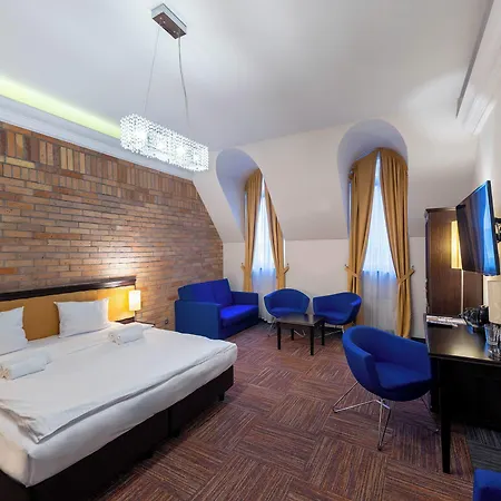 Palazzo Rosso Old Town 3* Познань